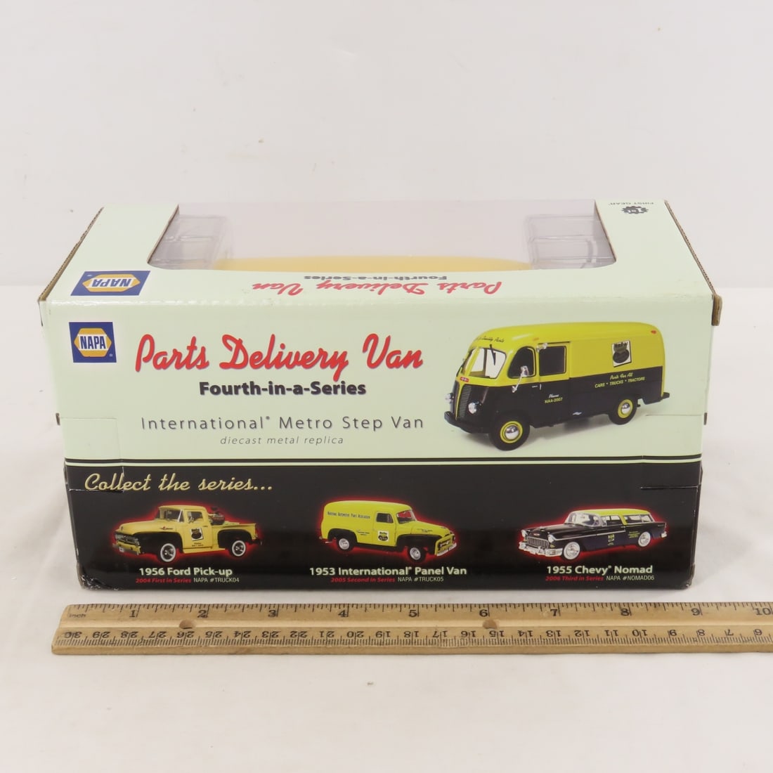 1st Gear 1:25 NAPA International Metro Step Van - 4