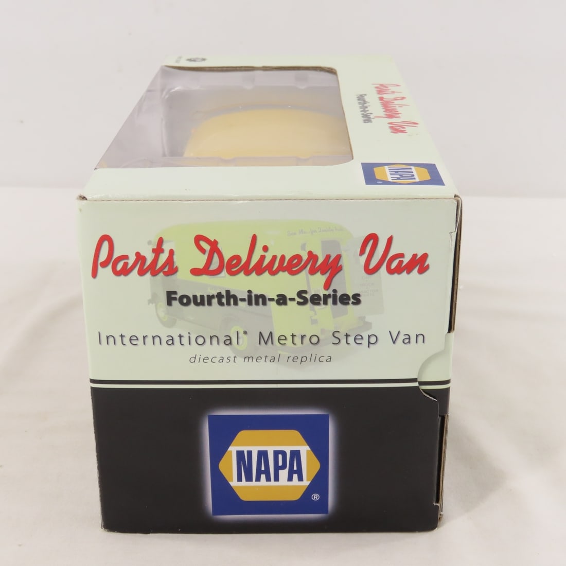 1st Gear 1:25 NAPA International Metro Step Van - 5