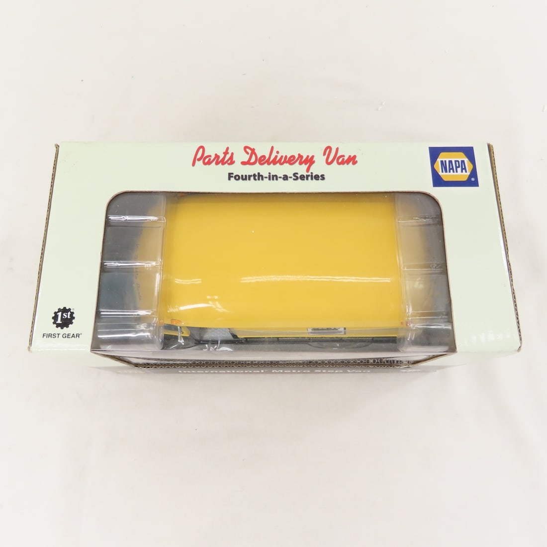 1st Gear 1:25 NAPA International Metro Step Van - 7