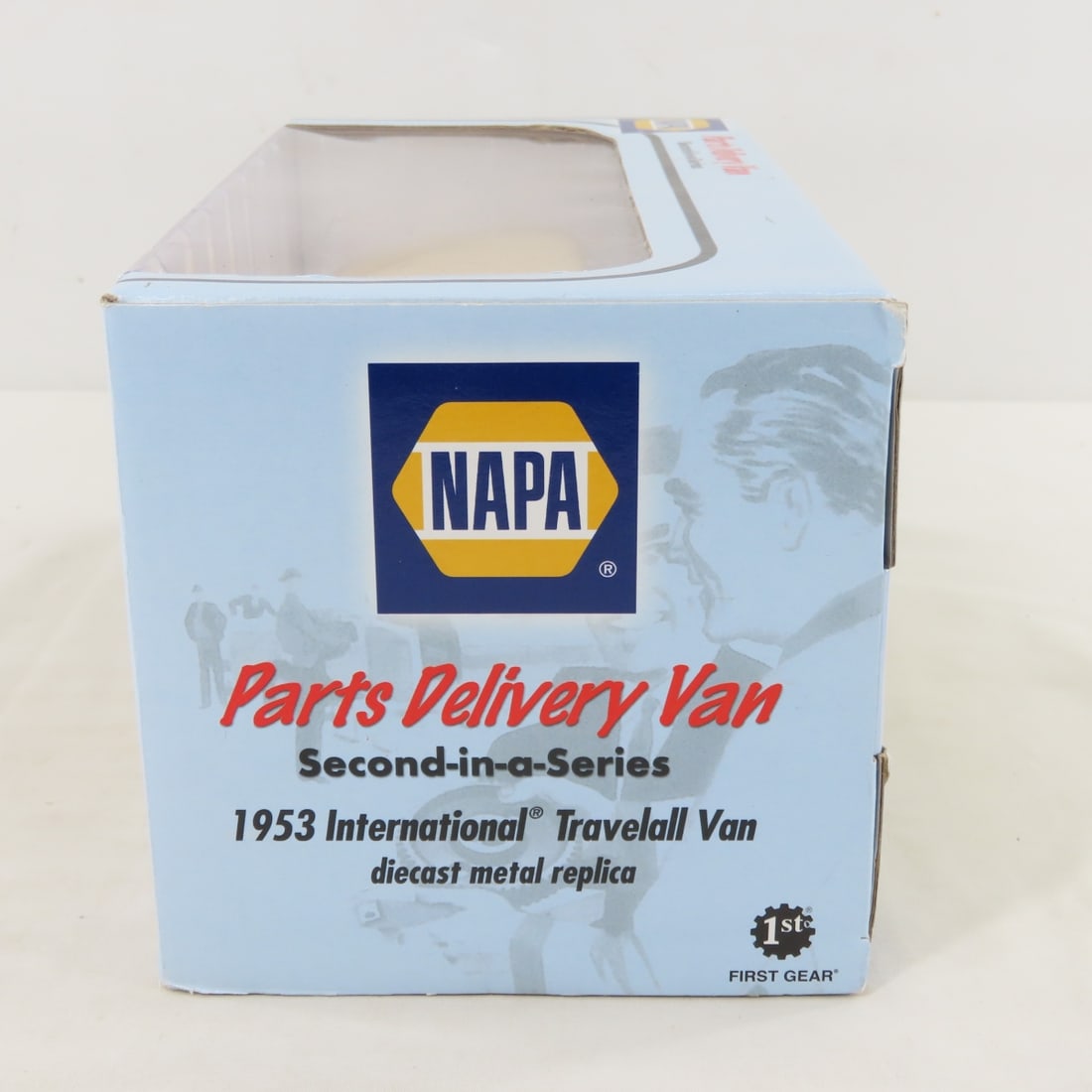 1st Gear 1:25 NAPA 1953 INTL Travelall Parts Van - 5