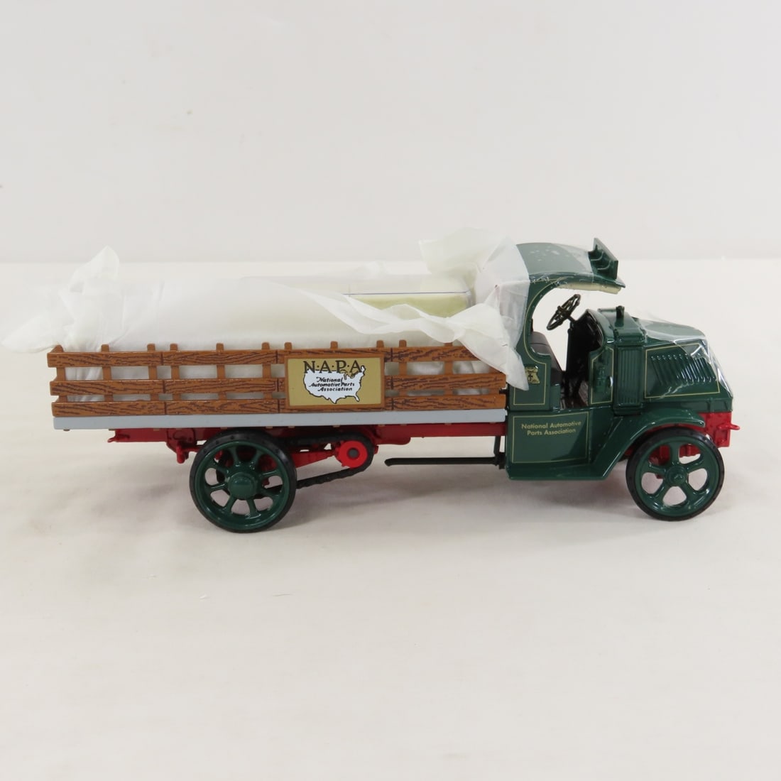 1st Gear 1:25 NAPA 75th 1925 Mack AC Stake Truck - 6