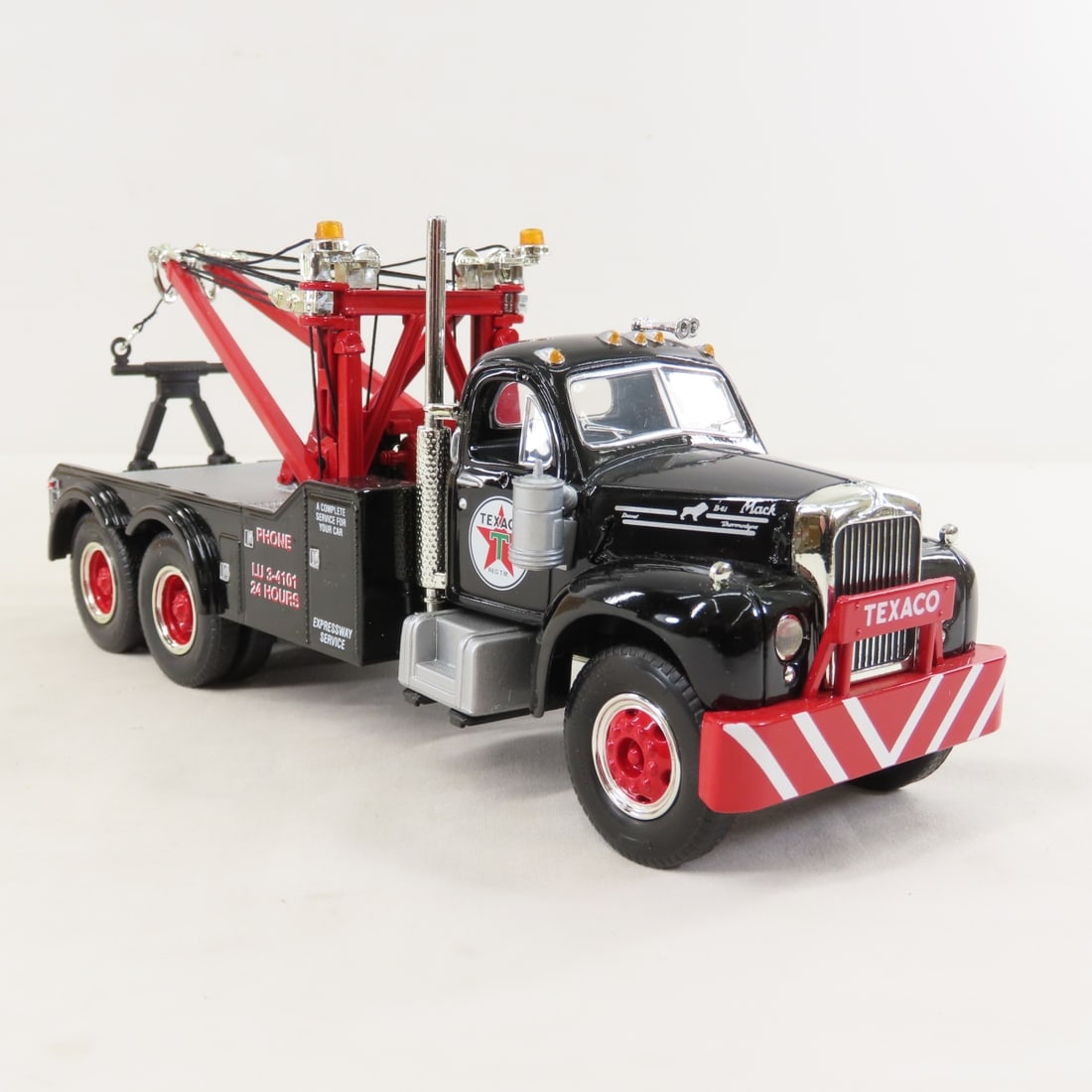 1st Gear 1:34 Texaco Mack Tow Truck - 7