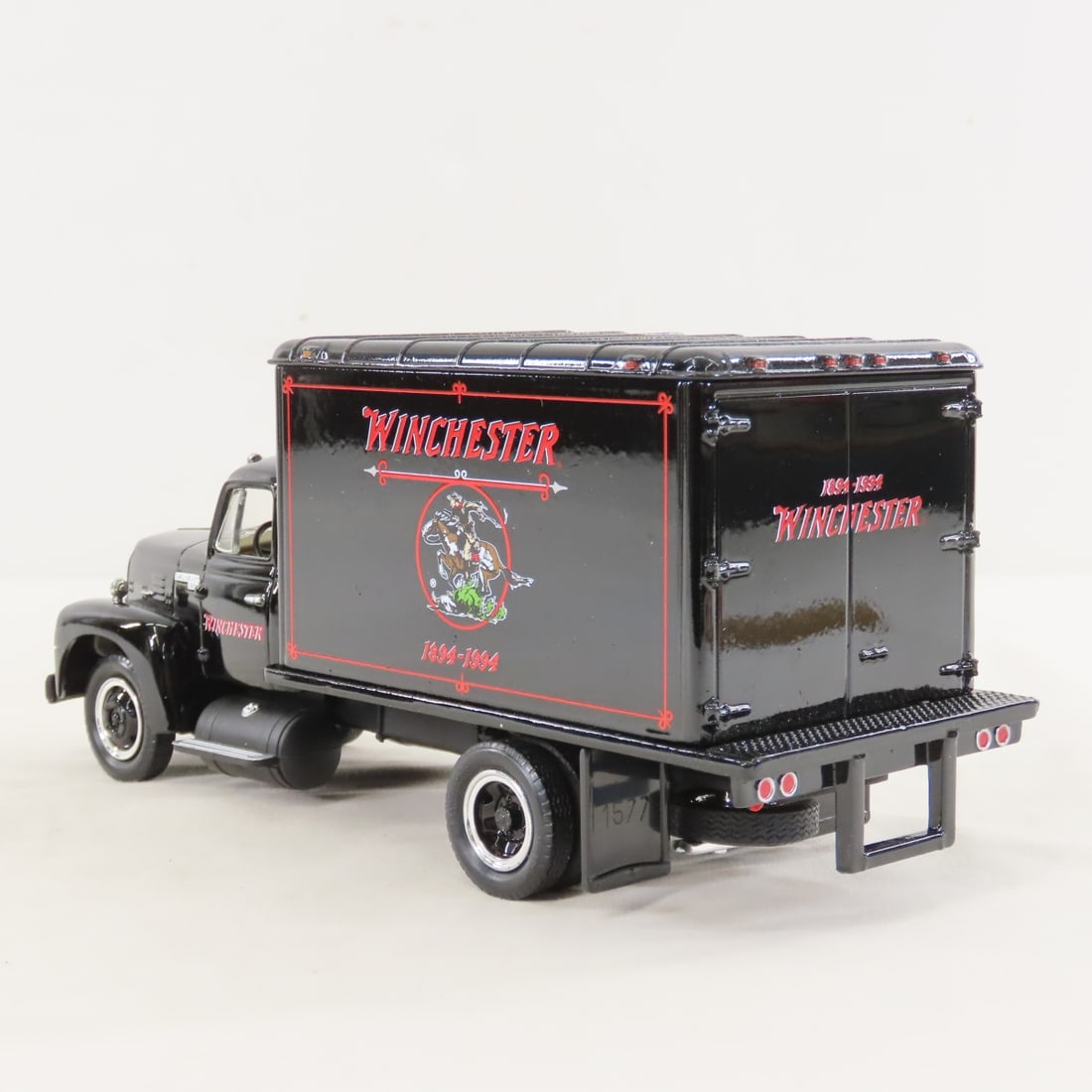 1st Gear 1:34 Winchester 1957 INTL R190 Box Truck - 3