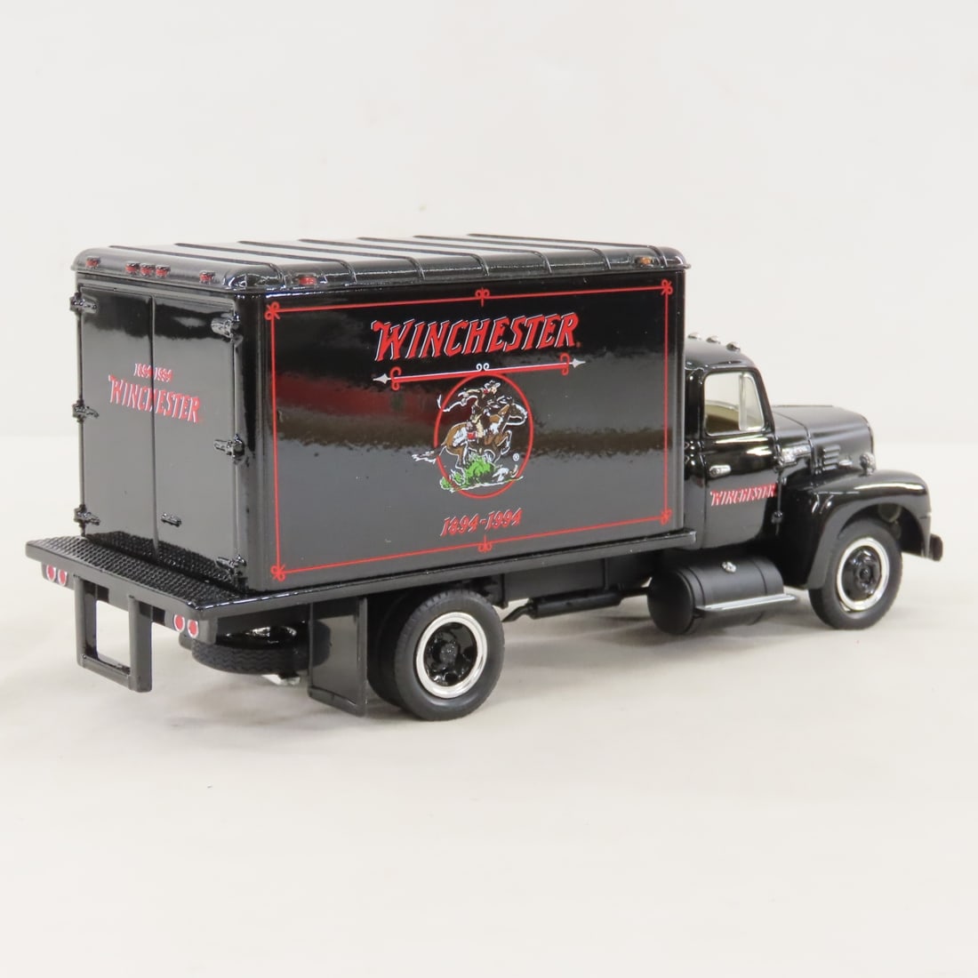 1st Gear 1:34 Winchester 1957 INTL R190 Box Truck - 5