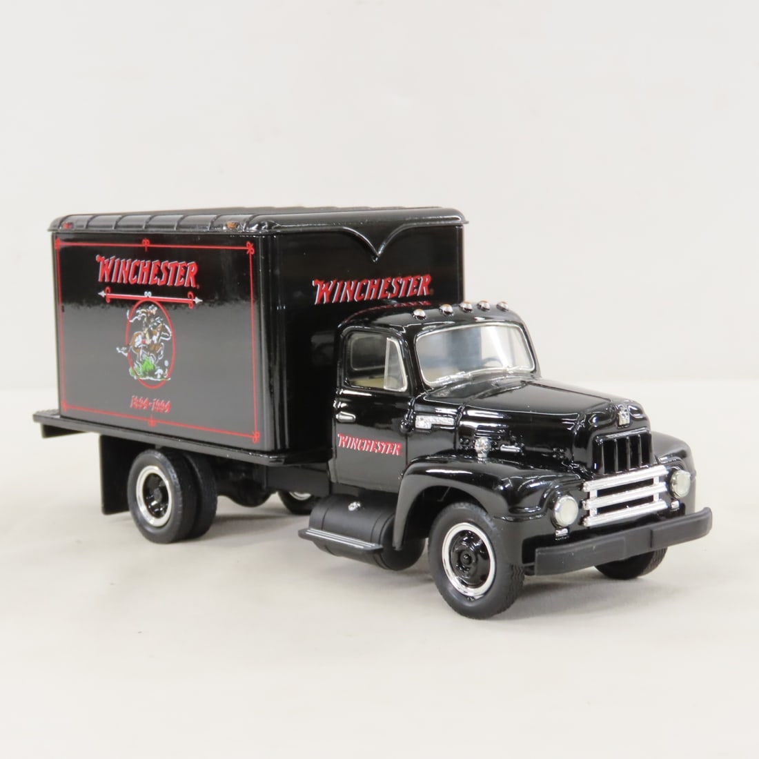 1st Gear 1:34 Winchester 1957 INTL R190 Box Truck - 7