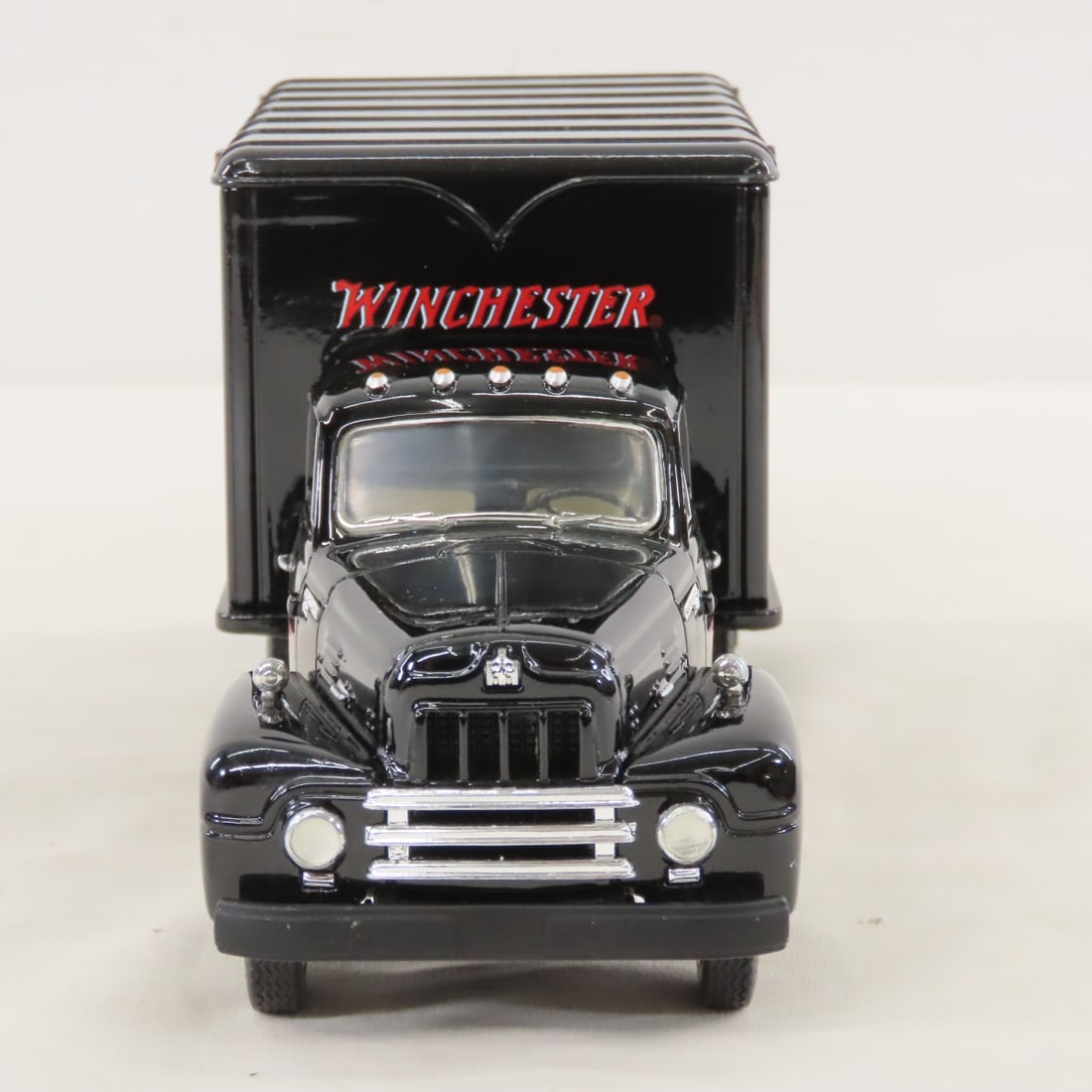 1st Gear 1:34 Winchester 1957 INTL R190 Box Truck - 8