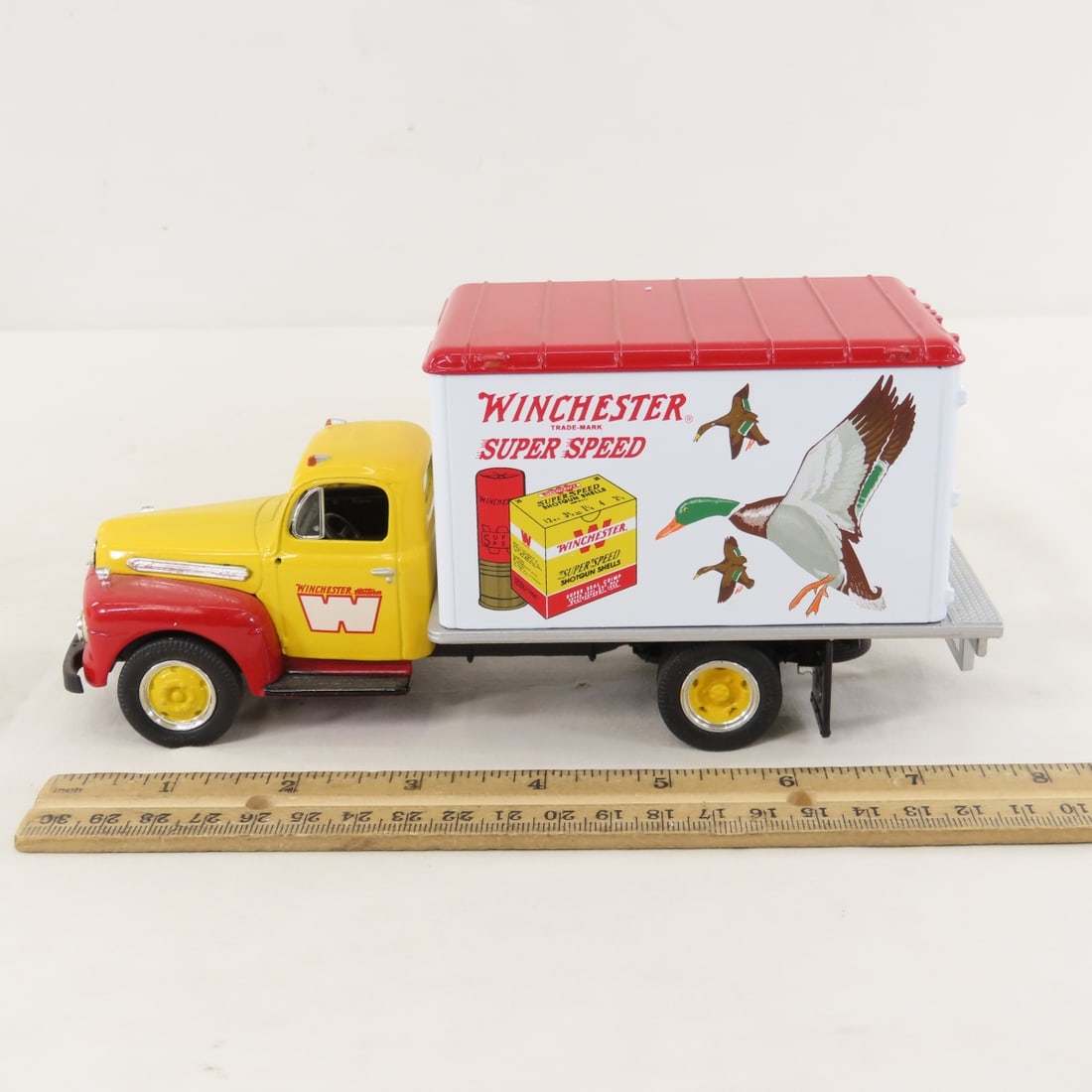 1st Gear 1:34 Winchester 1951 Ford Dry Goods Van - 2