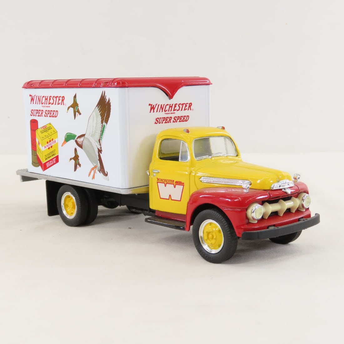 1st Gear 1:34 Winchester 1951 Ford Dry Goods Van - 7
