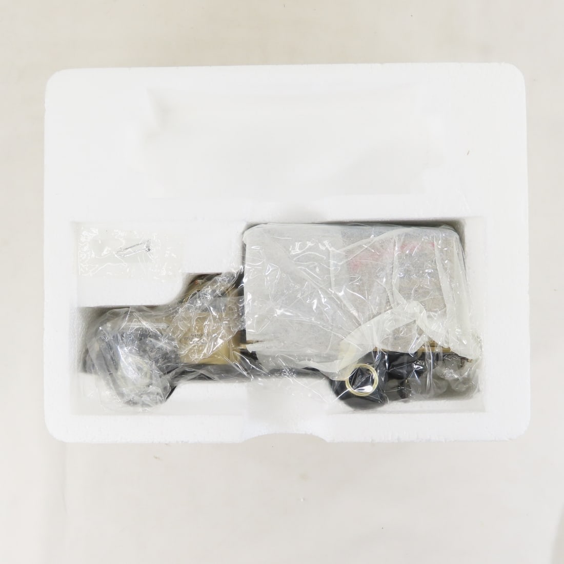 1st Gear 1:34 Winchester 100th 1885-1895 Box Truck - 13