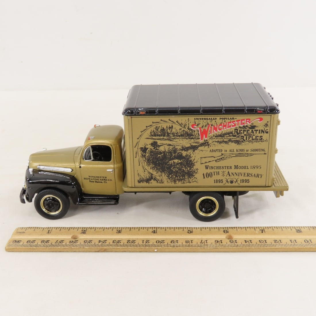 1st Gear 1:34 Winchester 100th 1885-1895 Box Truck - 2