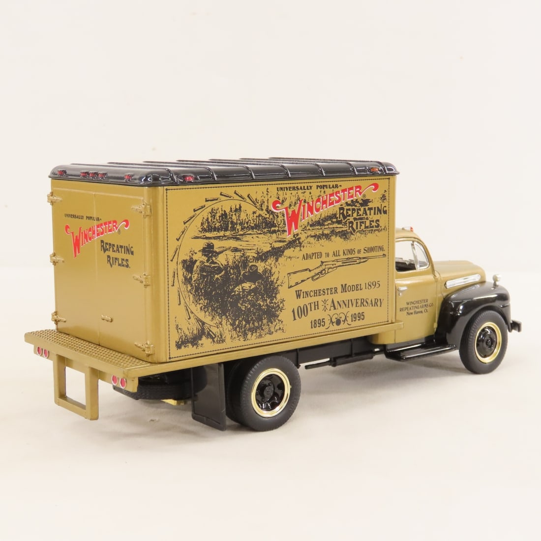 1st Gear 1:34 Winchester 100th 1885-1895 Box Truck - 5