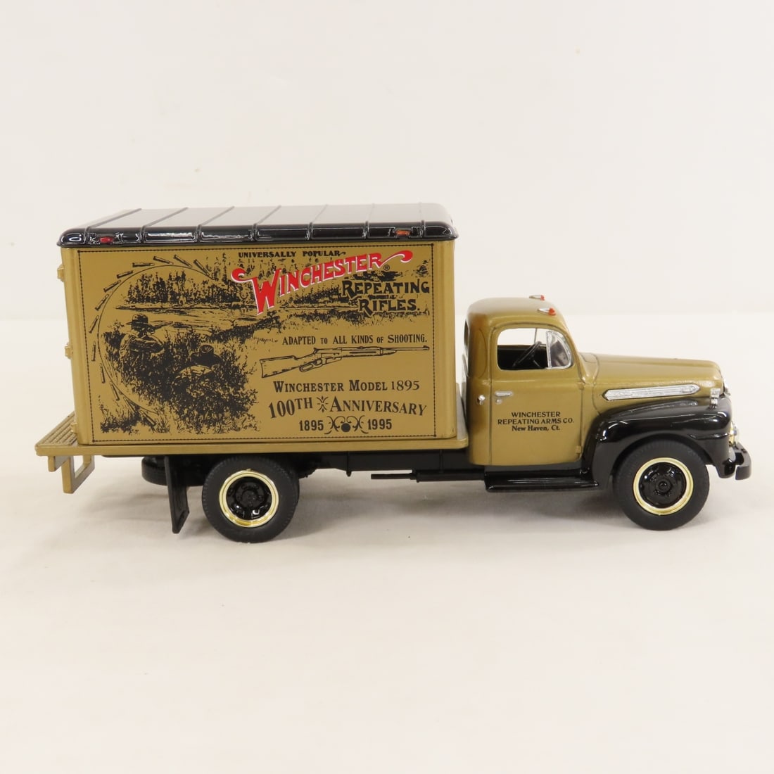 1st Gear 1:34 Winchester 100th 1885-1895 Box Truck - 6