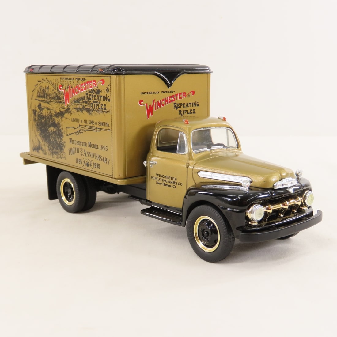 1st Gear 1:34 Winchester 100th 1885-1895 Box Truck - 7