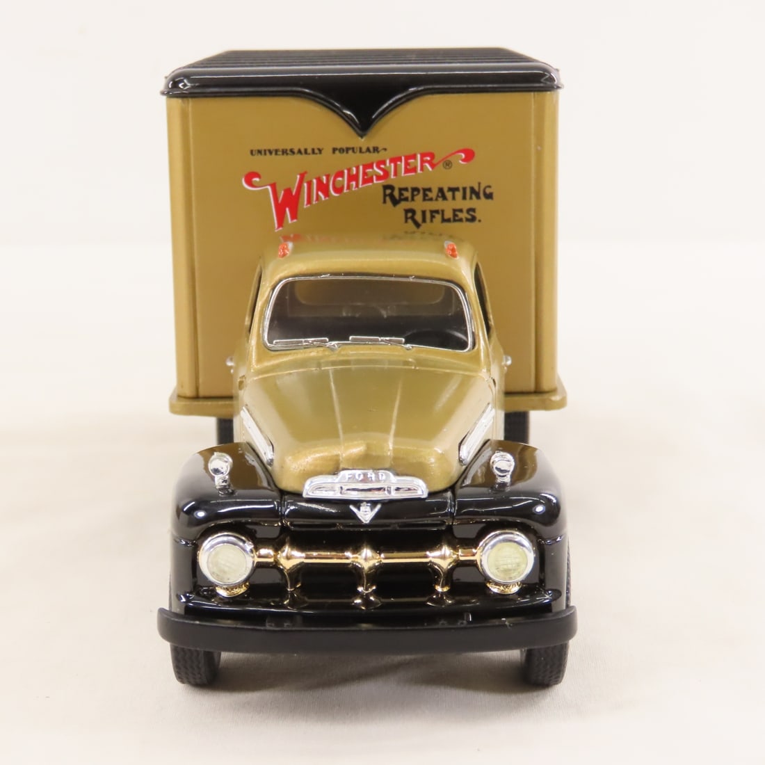 1st Gear 1:34 Winchester 100th 1885-1895 Box Truck - 8