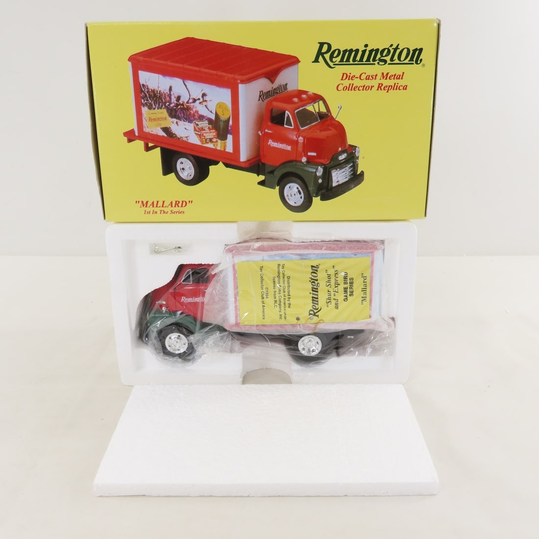 1st Gear 1:34 Remington Mallard 1952 GMC Truck: 1st Gear 1:34 Remington Mallard 1952 GMC Truck - Diecast Metal 10-1082 1952 GMC Dry Goods Box Truck. 1st in a series. LOT SIZE: 9x4x4" 2 LBS All information and photos, which are part of the