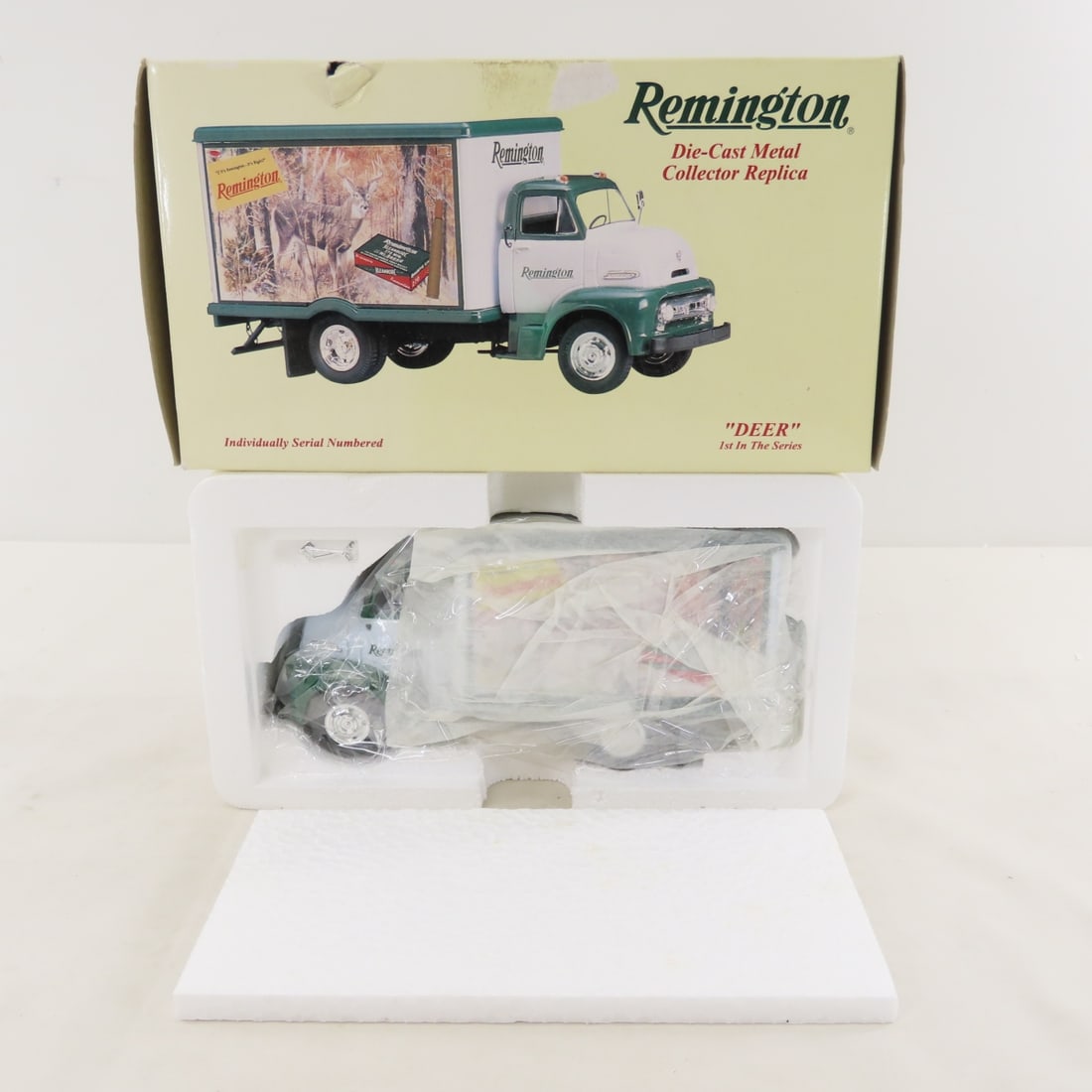 1st Gear Remington 1953 Deer Ford Straight Truck: 1st Gear Remington 1953 Deer Ford Straight Truck - Diecast Metal 10-1485 1953 C600. First in a series. LOT SIZE: 9x4x4" 2 LBS All information and photos, which are part of the description, are