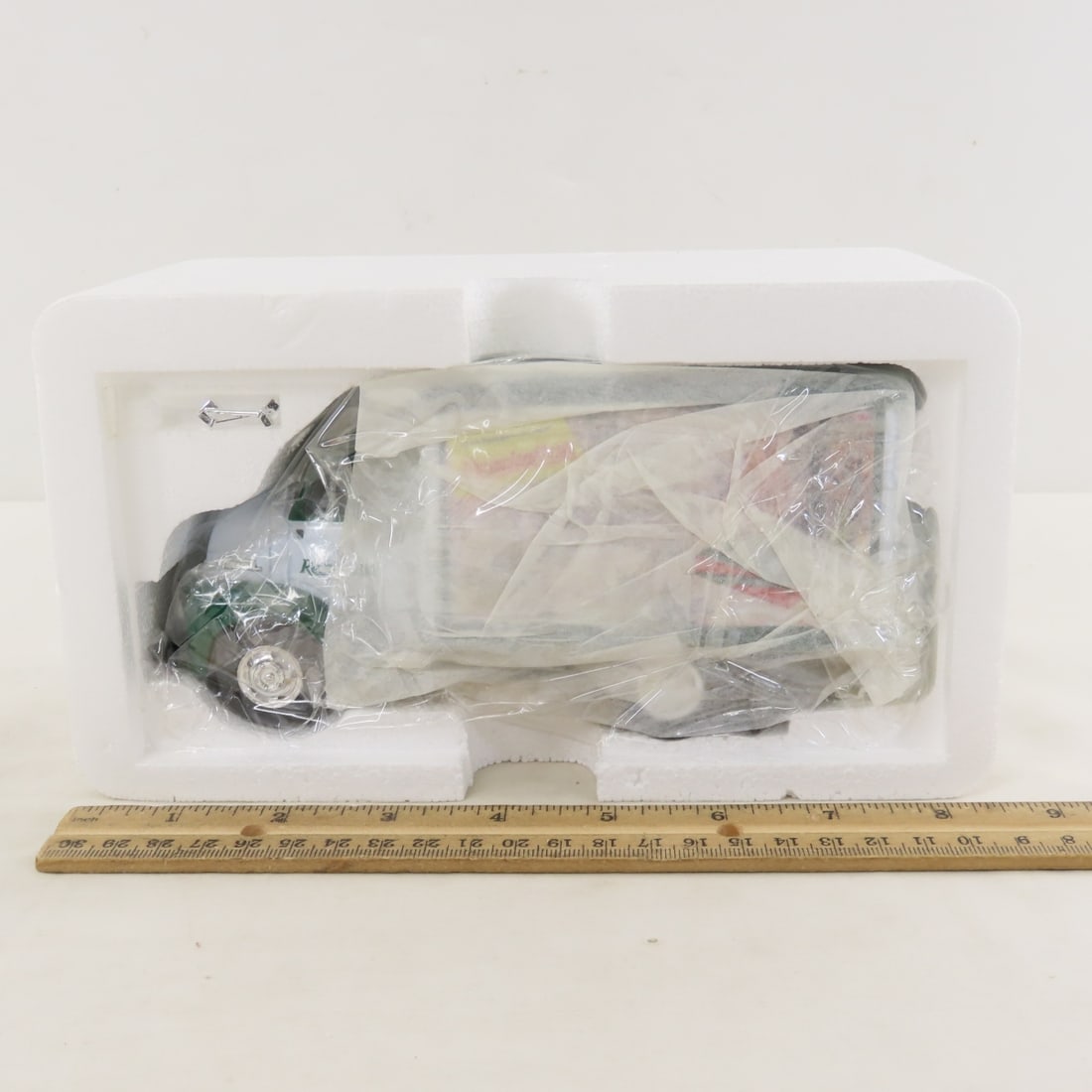 1st Gear Remington 1953 Deer Ford Straight Truck - 2