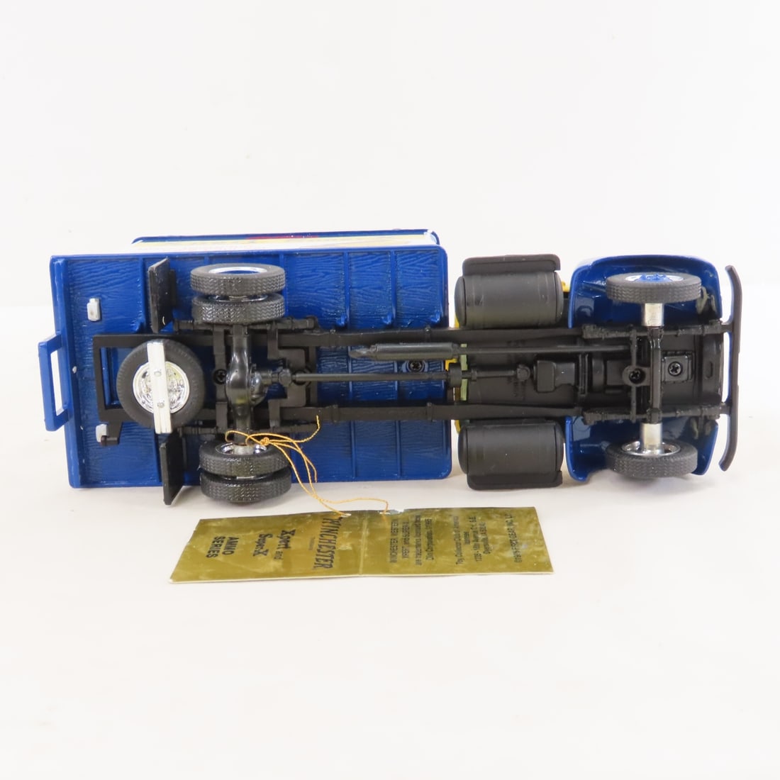 1st Gear 1:34 Winchester Super-X 1957 IH Van - 10