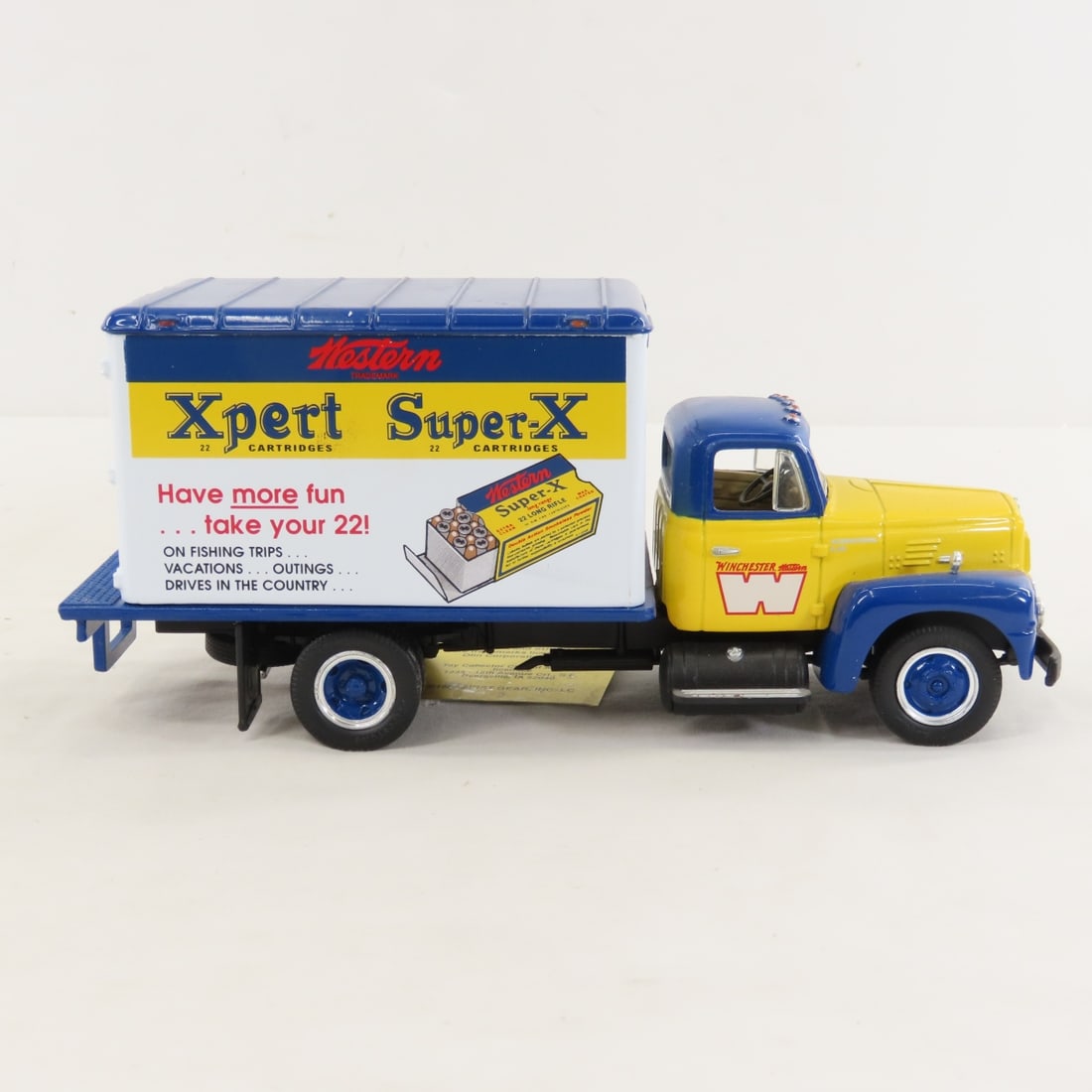 1st Gear 1:34 Winchester Super-X 1957 IH Van - 6