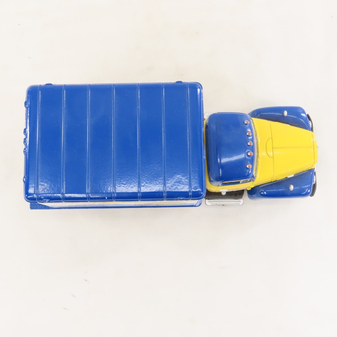 1st Gear 1:34 Winchester Super-X 1957 IH Van - 9