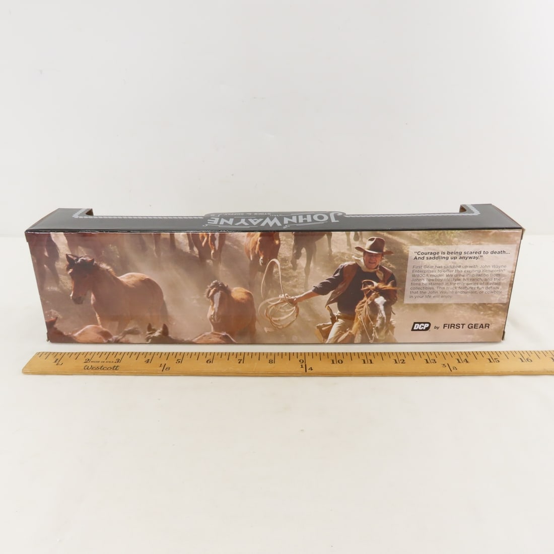 1st Gear 1:64 John Wayne Kenworth W900A Courage - 4