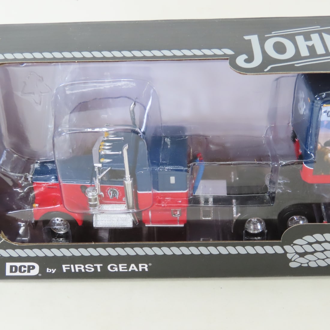 1st Gear 1:64 John Wayne Kenworth W900A Courage - 7