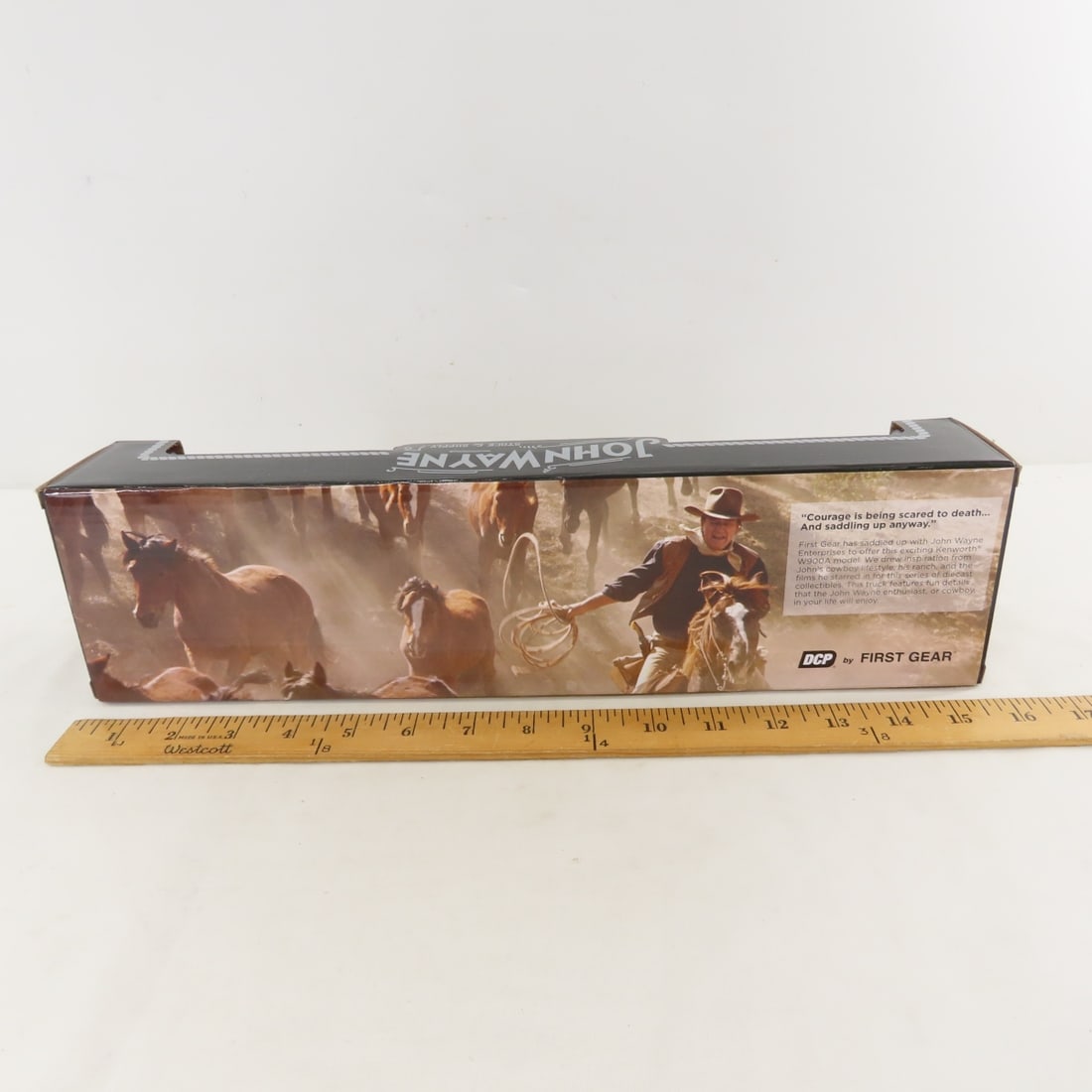 1st Gear 1:64 John Wayne Kenworth W900A Comic Ed - 4
