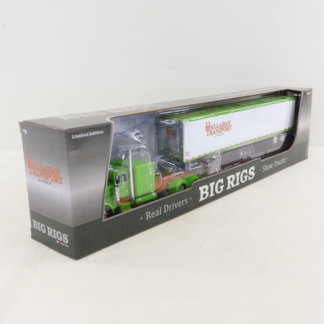 1st Gear 1:64 Hallahan Peterbilt 389 Cab & Trailer - 2