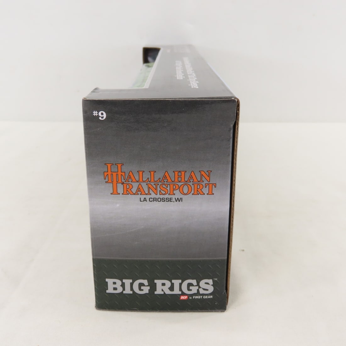 1st Gear 1:64 Hallahan Peterbilt 389 Cab & Trailer - 5