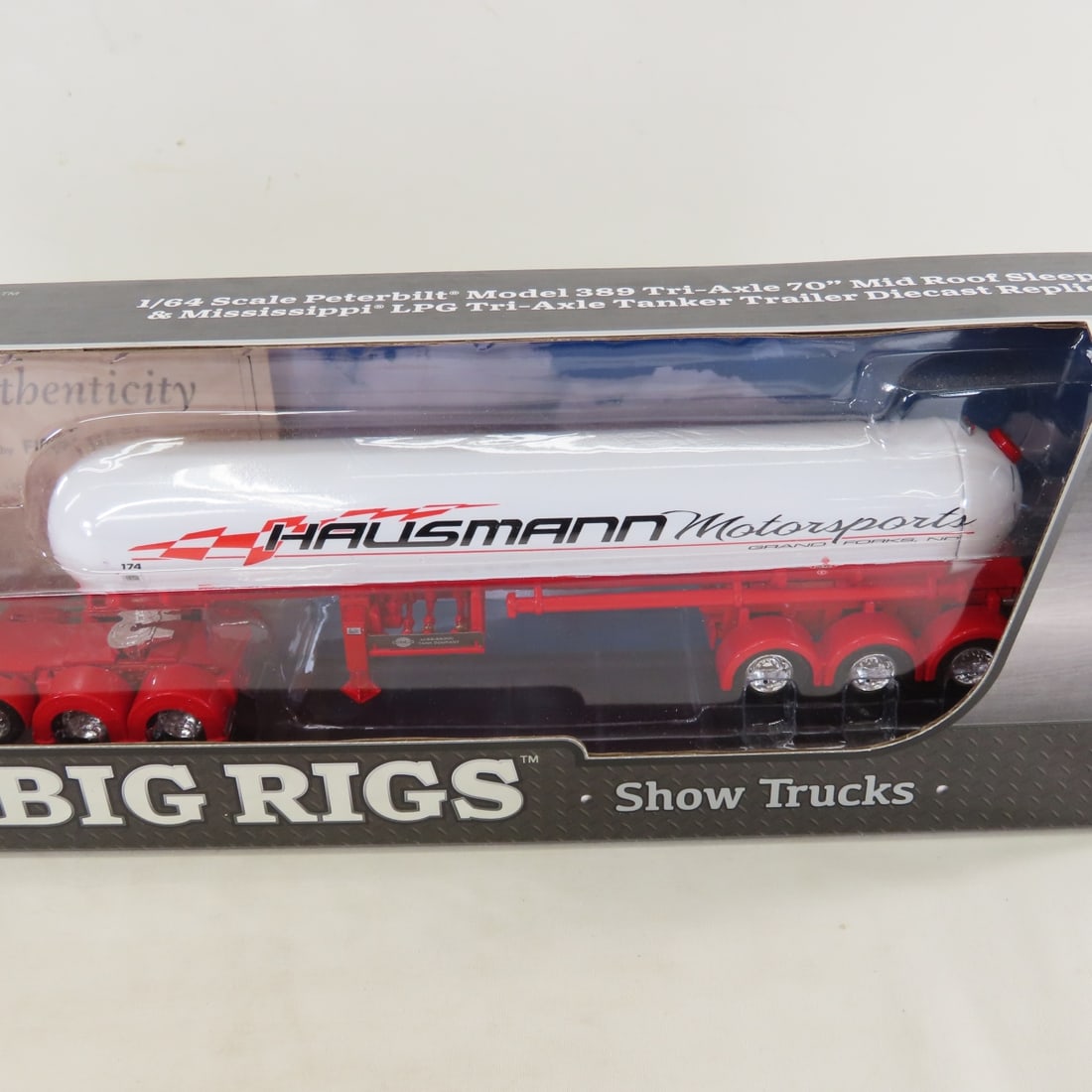 1st Gear 1:64 Hausmann Peterbilt 389 LPG Tanker - 9