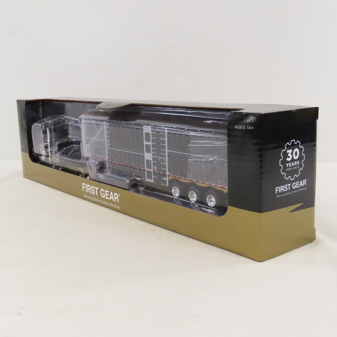 1st Gear 1:64 30th Anniv Peterbilt 389 Livestock - 6