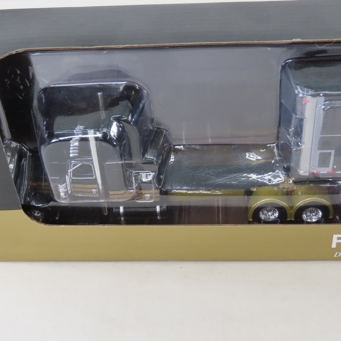 1st Gear 1:64 30th Anniv Peterbilt 389 Livestock - 8