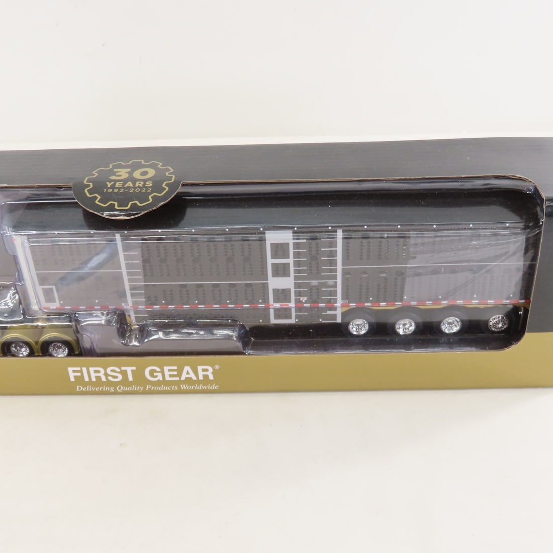1st Gear 1:64 30th Anniv Peterbilt 389 Livestock - 9