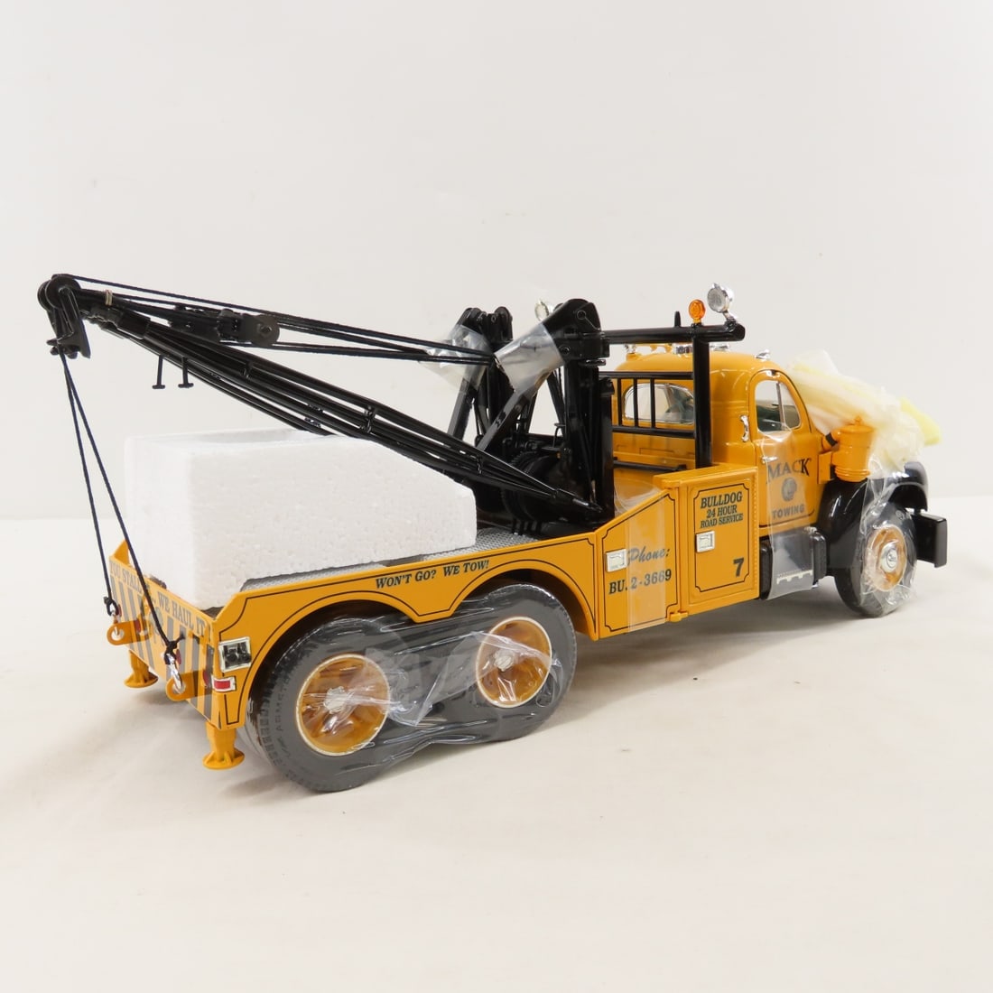1st Gear 1960 Mack B61 Classic Edition Tow Truck - 5
