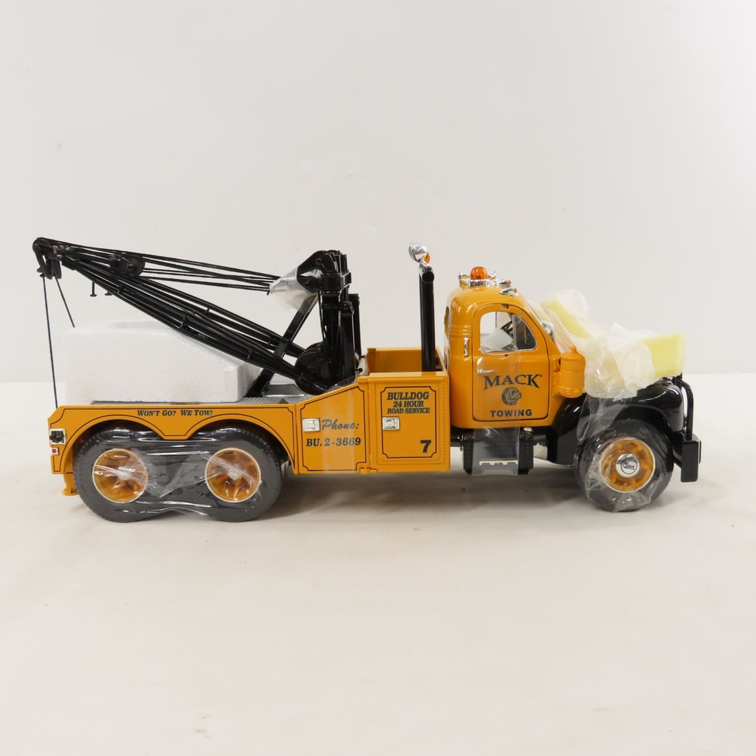 1st Gear 1960 Mack B61 Classic Edition Tow Truck - 6