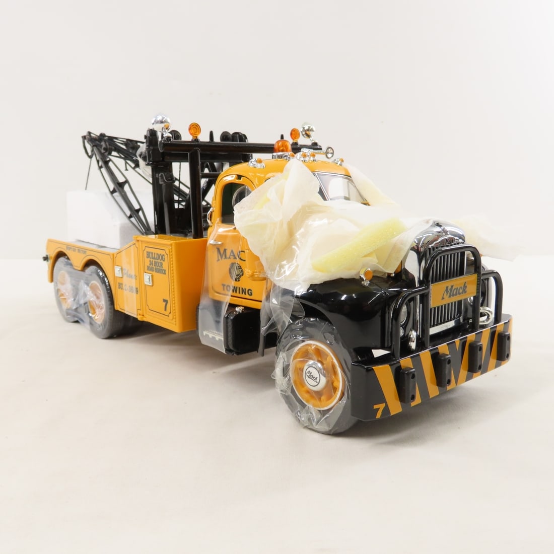1st Gear 1960 Mack B61 Classic Edition Tow Truck - 7