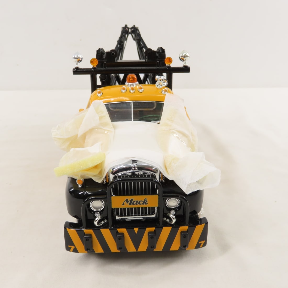 1st Gear 1960 Mack B61 Classic Edition Tow Truck - 8