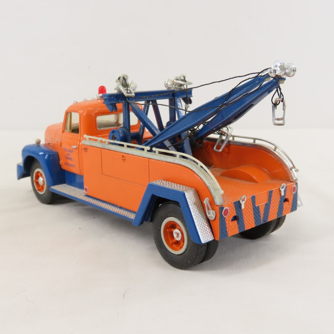 1st Gear 1:34 Tollway & Tunnel INTL R200 Tow Truck - 3