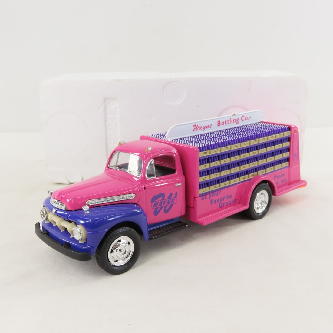 1st Gear 1:34 Wayne Bottling 1951 Ford F6 Truck: 1st Gear 1:34 Wayne Bottling 1951 Ford F6 Truck - Diecast Metal 19-1054, Missing Original Box. LOT SIZE: 9x4x4" 2 LBS All information and photos, which are part of the description, are intended to be 