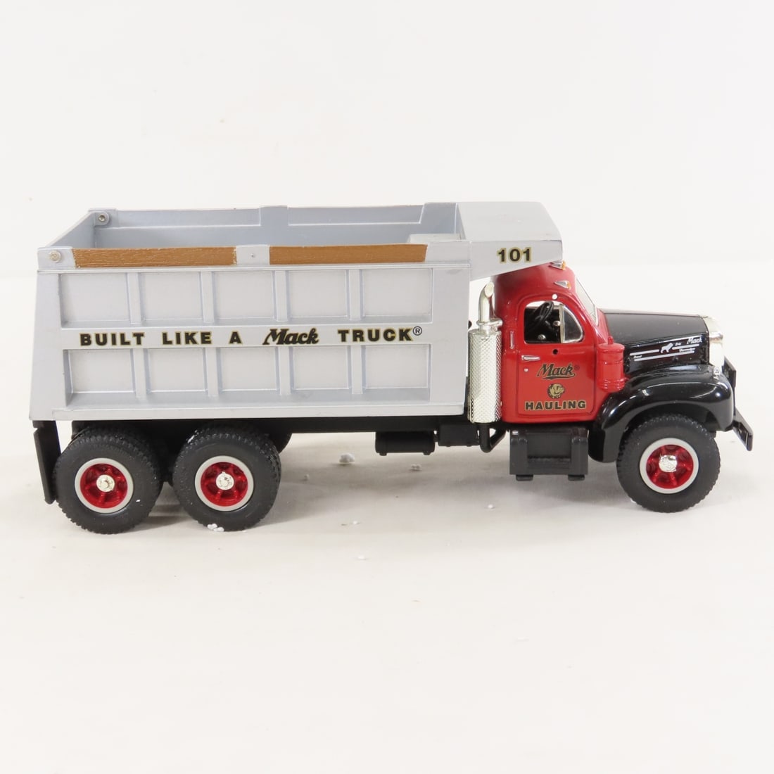 1st Gear 1:34 Mack Hauling B61 Dump Truck - 6