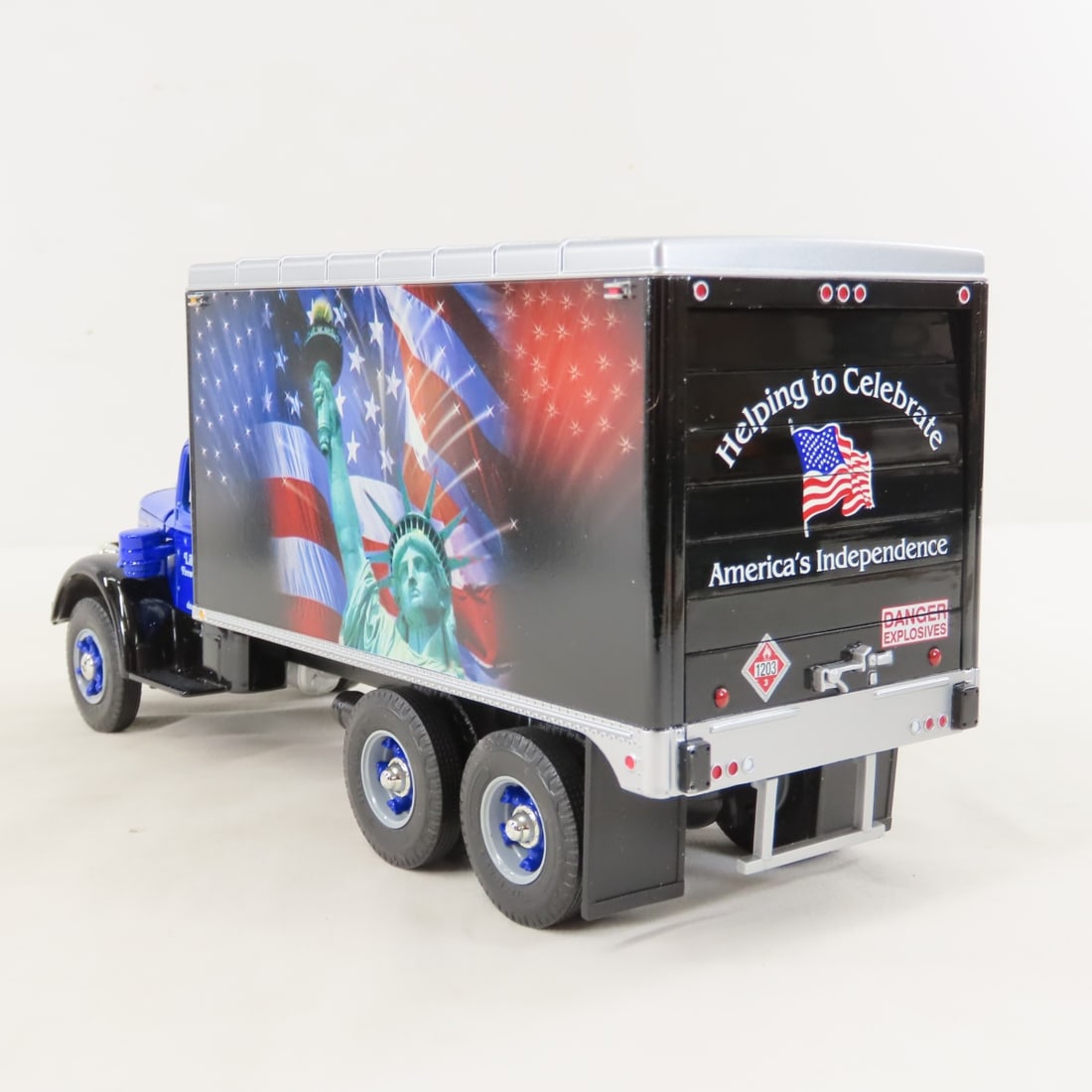 1st Gear 1:34 Liberty Fireworks Mack L Series Van - 3
