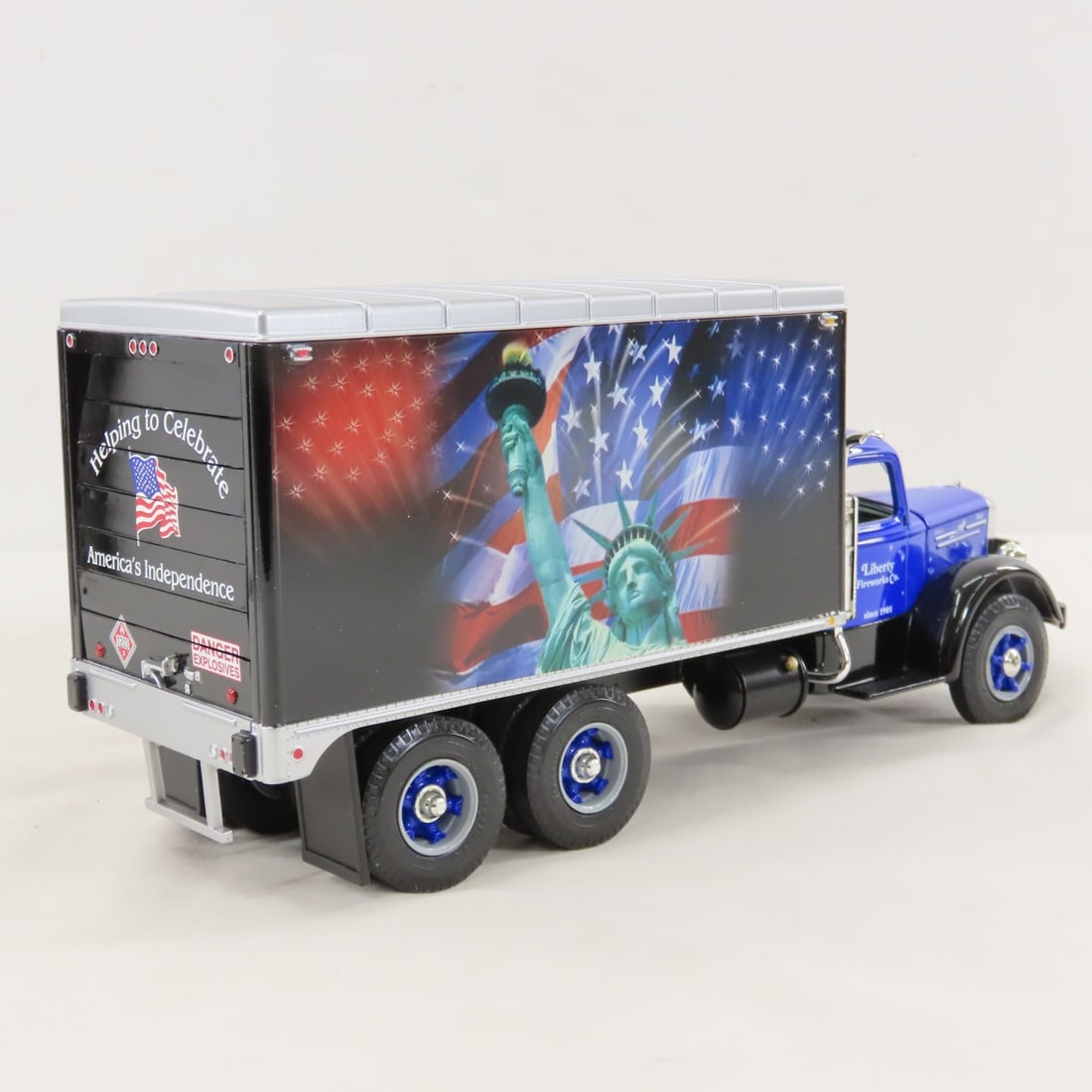1st Gear 1:34 Liberty Fireworks Mack L Series Van - 6