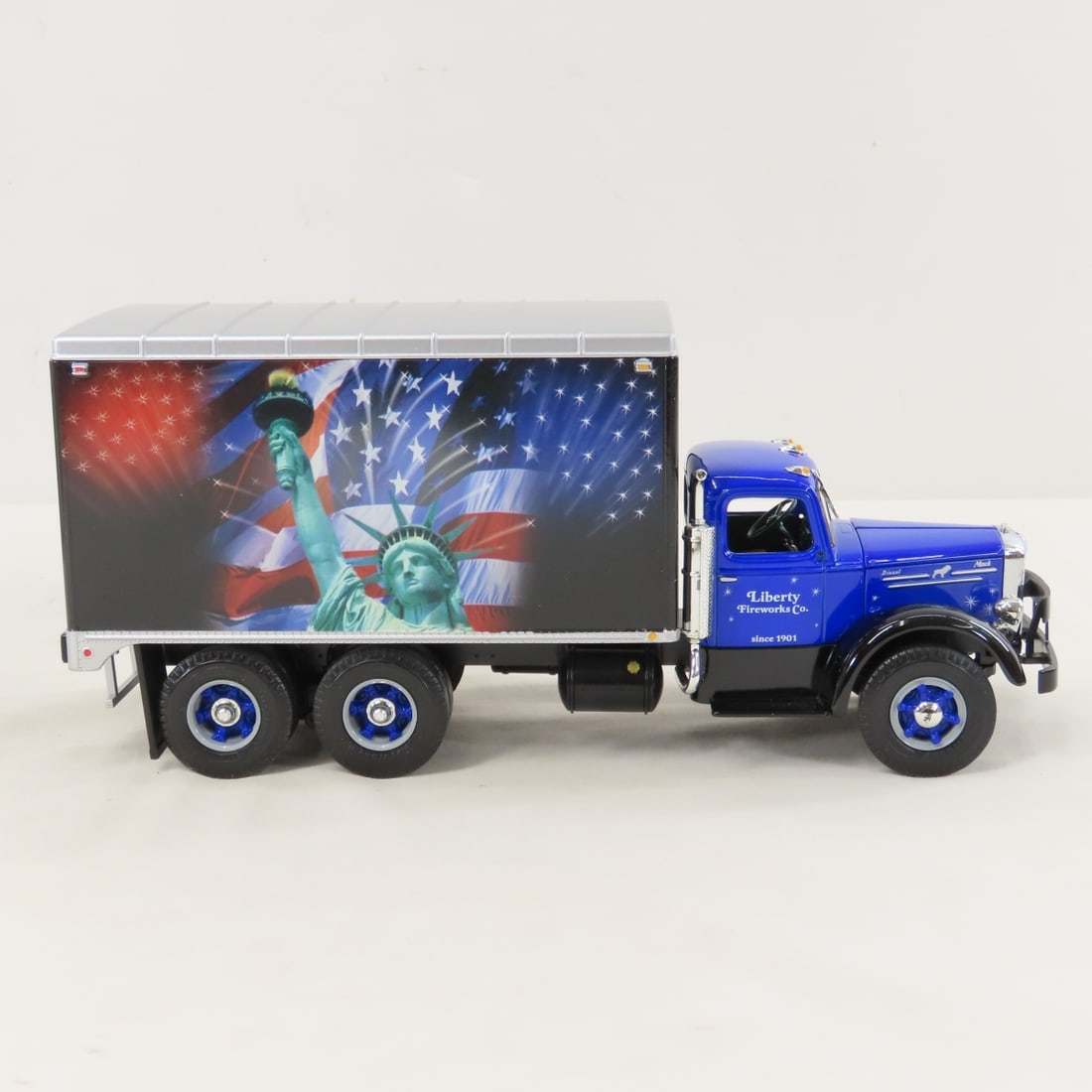 1st Gear 1:34 Liberty Fireworks Mack L Series Van - 7