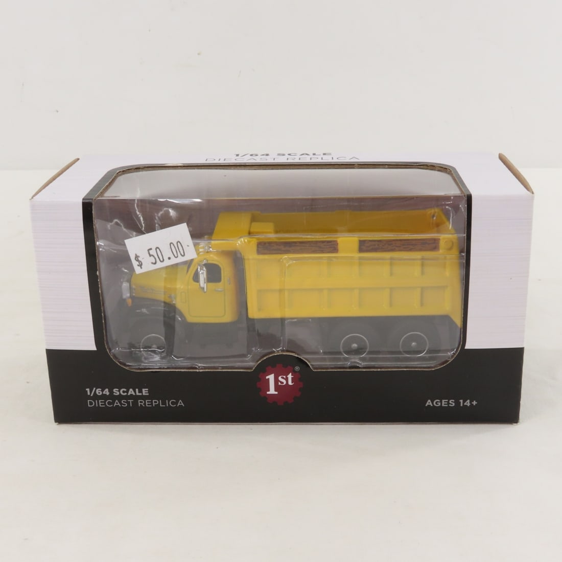 1st Gear 1:64 Yellow/Black Mack B61 Dump Truck: 1st Gear 1:64 Yellow/Black Mack B61 Dump Truck - Diecast Metal 60-0419. LOT SIZE: 6x3x3" 1 LB All information and photos, which are part of the description, are intended to be as accurate as