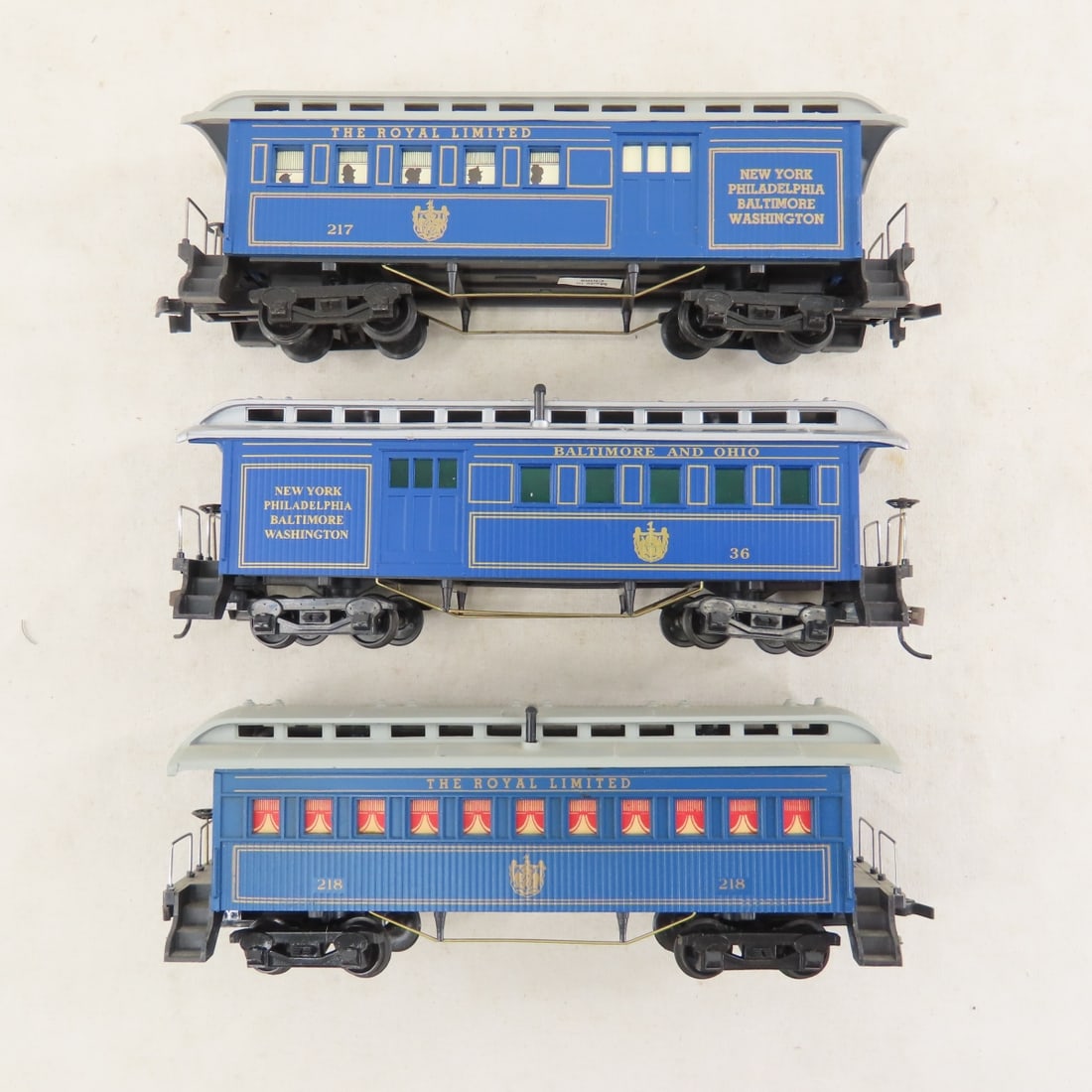 NYC, NH and Penn Engines & Assorted Loose HO Cars - 16