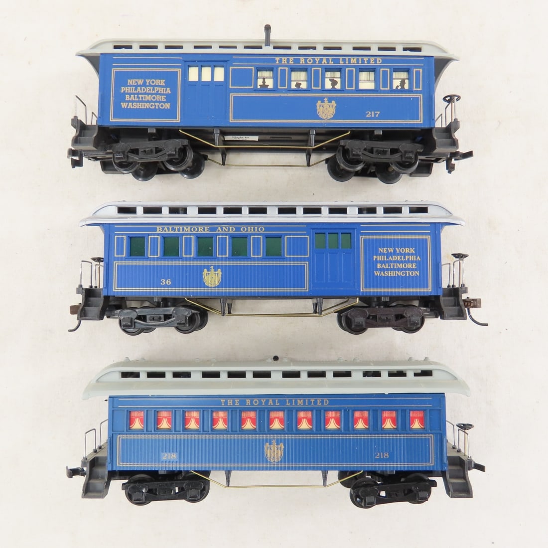 NYC, NH and Penn Engines & Assorted Loose HO Cars - 17