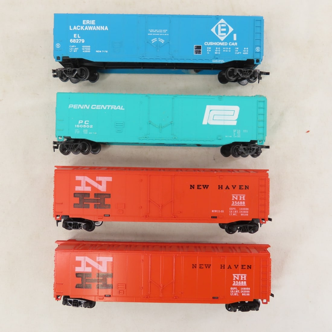 NYC, NH and Penn Engines & Assorted Loose HO Cars - 8