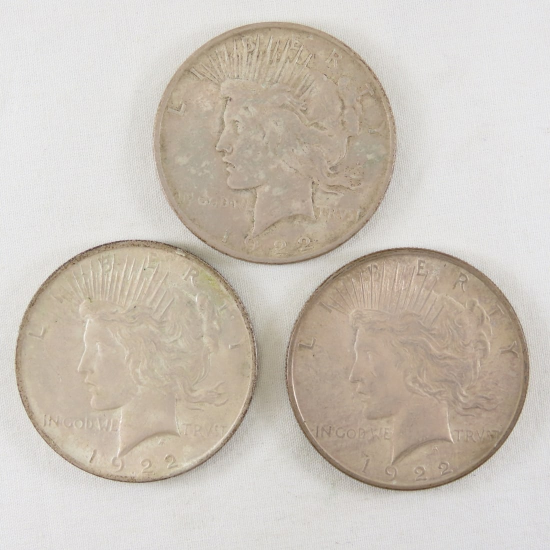 3 1922 Peace Silver Dollars: 3 1922 Peace Silver Dollars - LOT SIZE: 2x2x1" 1 LB All information and photos, which are part of the description, are intended to be as accurate as possible, but errors are possible. No item may be r