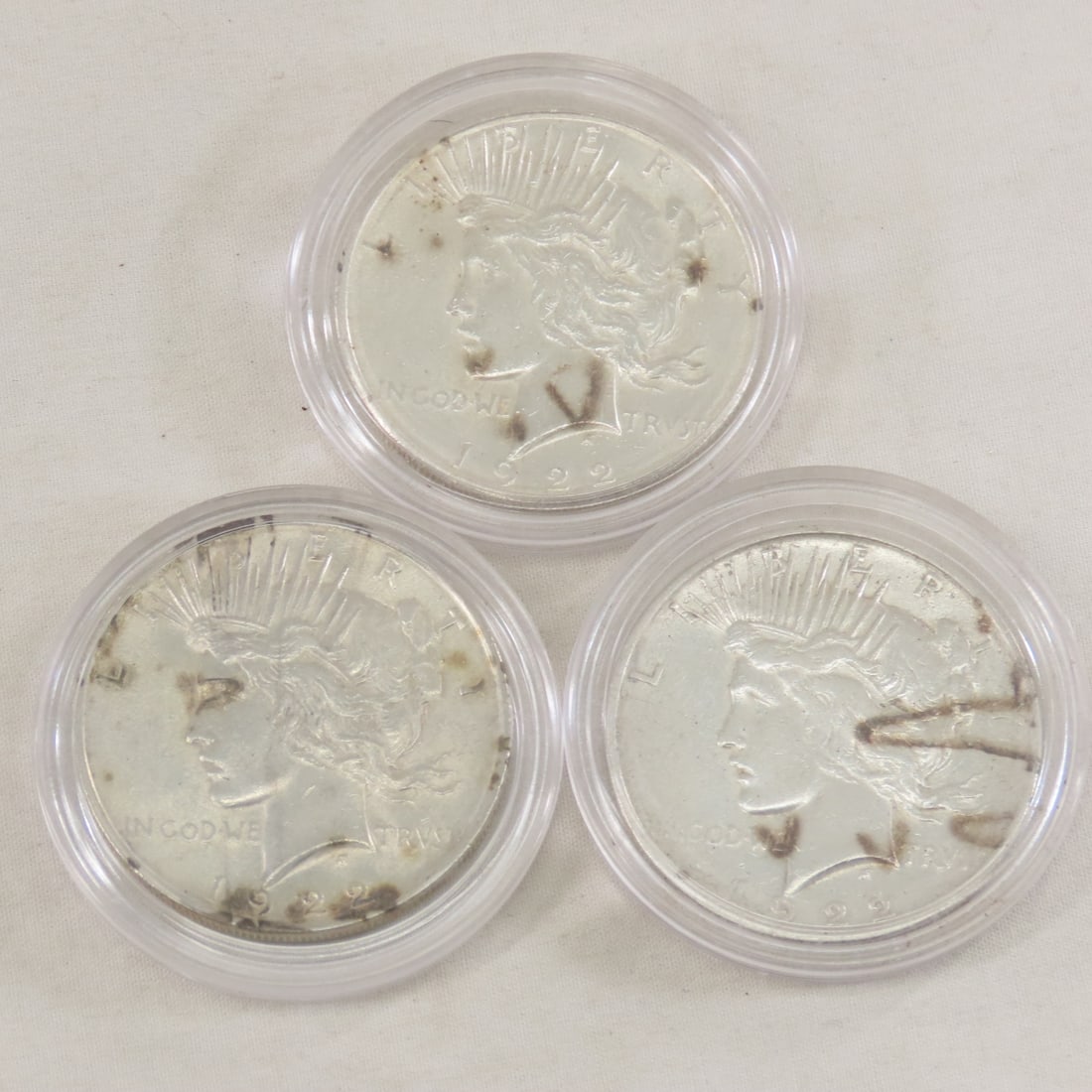 1922 P,D,S Peace Silver Dollars: 1922 P,D,S Peace Silver Dollars - Staining on coins LOT SIZE: 2x2x2" 1 LB All information and photos, which are part of the description, are intended to be as accurate as possible, but errors are