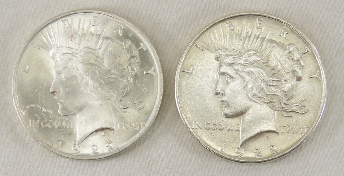 2 AU/BU 1922 Peace Silver Dollars: 2 AU/BU 1922 Peace Silver Dollars - LOT SIZE: 2x2x2" 1 LB All information and photos, which are part of the description, are intended to be as accurate as possible, but errors are possible. No item ma
